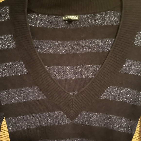 EXPRESS~DEEP V NECK~BLOUSE~NWOT~M - Picture 6 of 6